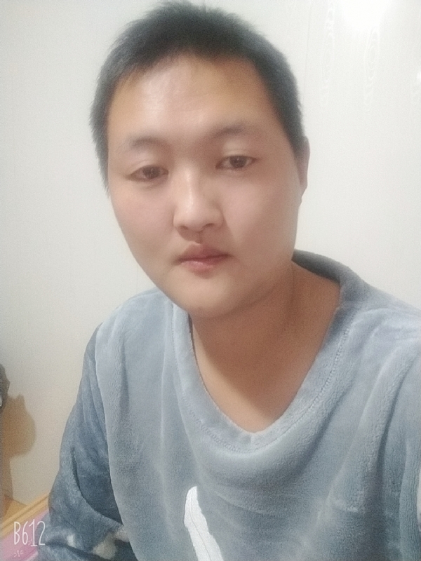 烟圈里透着伤的第二张照片--大田交友网