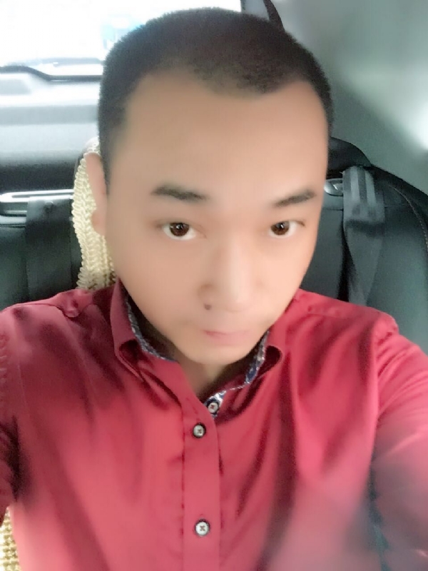 在一个路口等的第一张照片--大田交友网